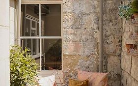 Primrose Cottage - With Private Courtyard & Sun Terrace In Central Bath
