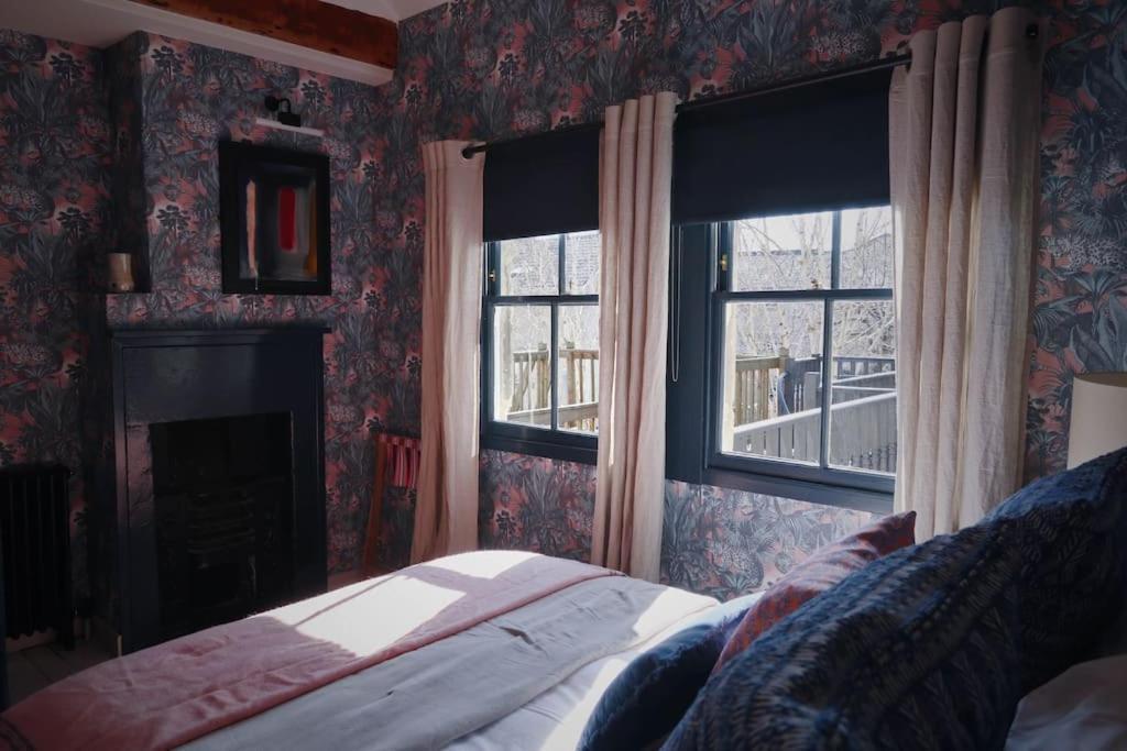 Primrose Cottage - With Private Courtyard & Sun Terrace In Central Bath Exterior photo